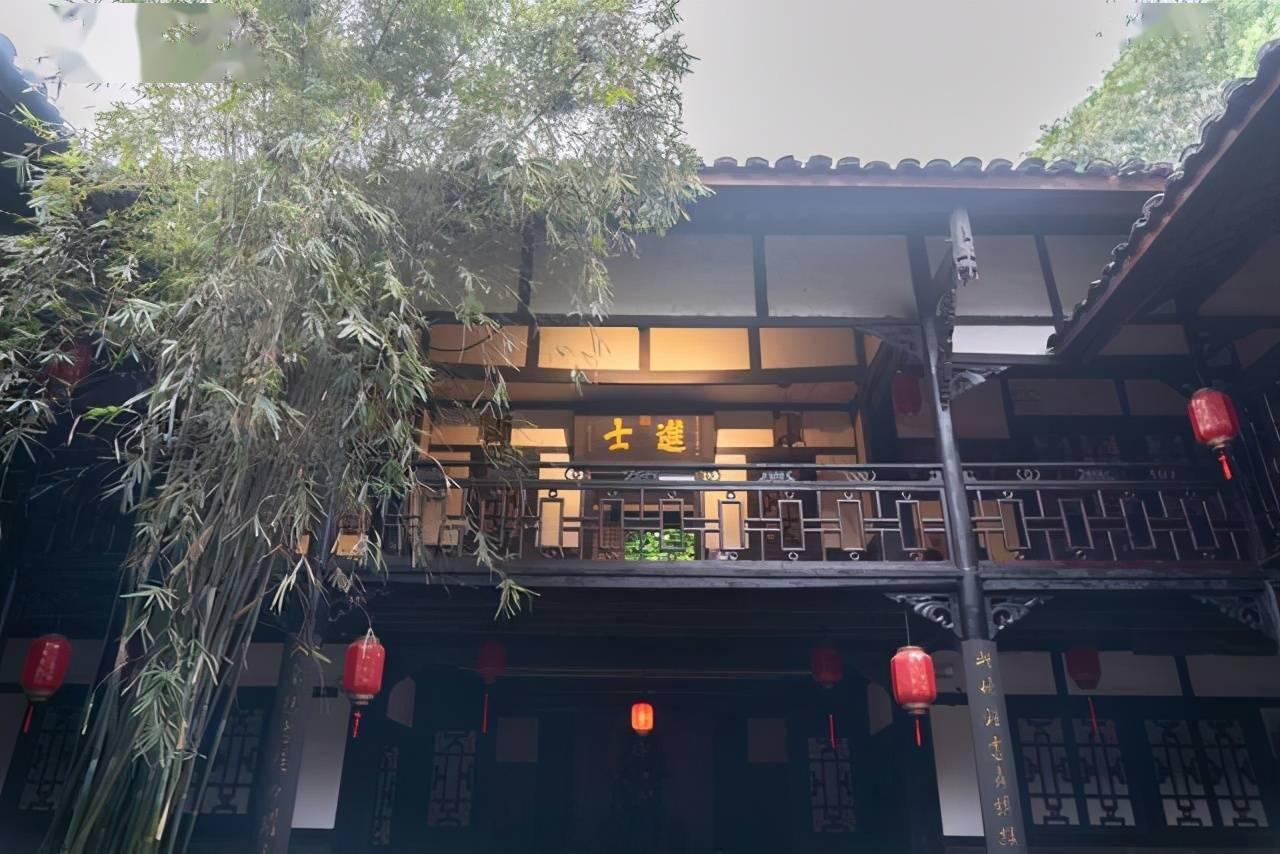 逃离春雨下的房子